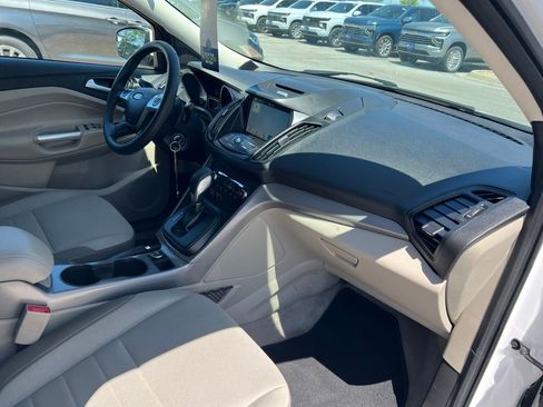 Used 2016 Ford Escape SE w/ Equipment Group 201A FWD image 25