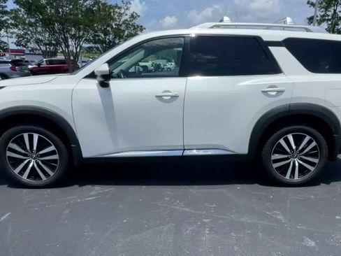 Used 2024 Nissan Pathfinder Platinum w/ Cargo Package FWD image 5