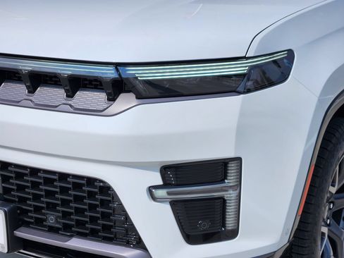 New 2026 Jeep Grand Wagoneer 4WD image 9