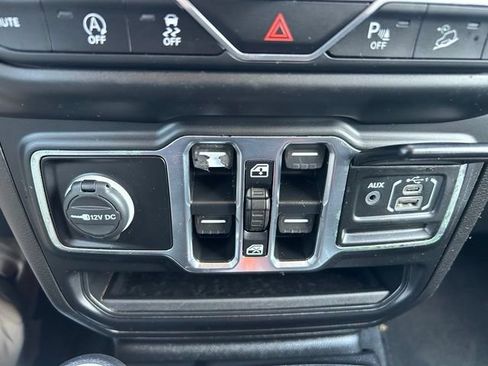 Used 2020 Jeep Wrangler Unlimited Sahara w/ Dual Top Group AWD/4WD image 46