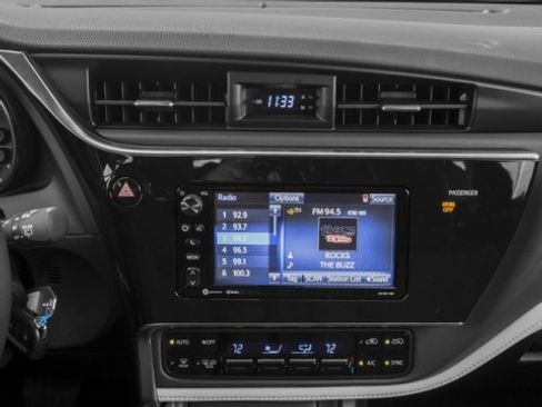 Used 2018 Toyota Corolla iM image 12