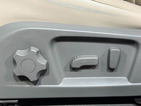 Used 2019 Nissan NV 3500 SL image 32