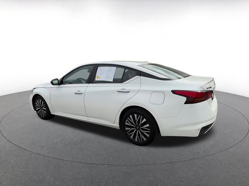 Used 2025 Nissan Altima 2.5 SV image 10