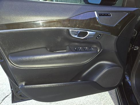 Used 2018 Volvo XC90 T6 Momentum w/ Convenience Package image 31