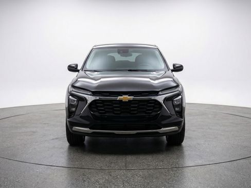 Used 2025 Chevrolet TrailBlazer LT FWD image 2