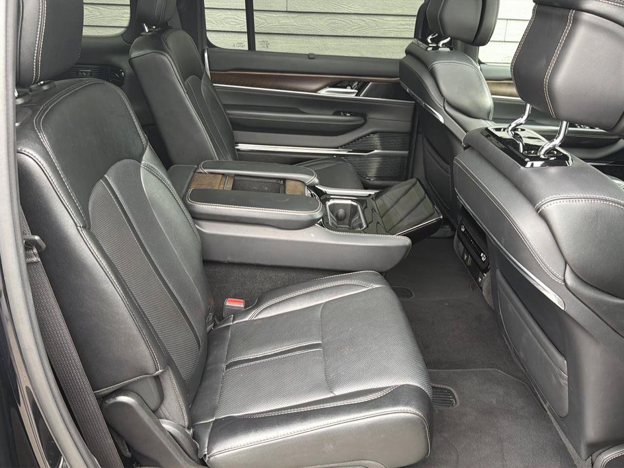 Used 2024 Jeep Grand Wagoneer L 4WD image 9