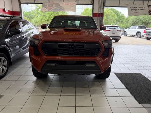 Used 2025 Toyota Tacoma TRD Sport AWD/4WD image 2