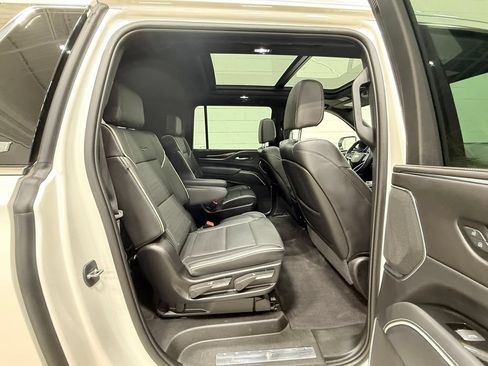 Used 2022 Cadillac Escalade ESV Premium Luxury AWD/4WD image 41