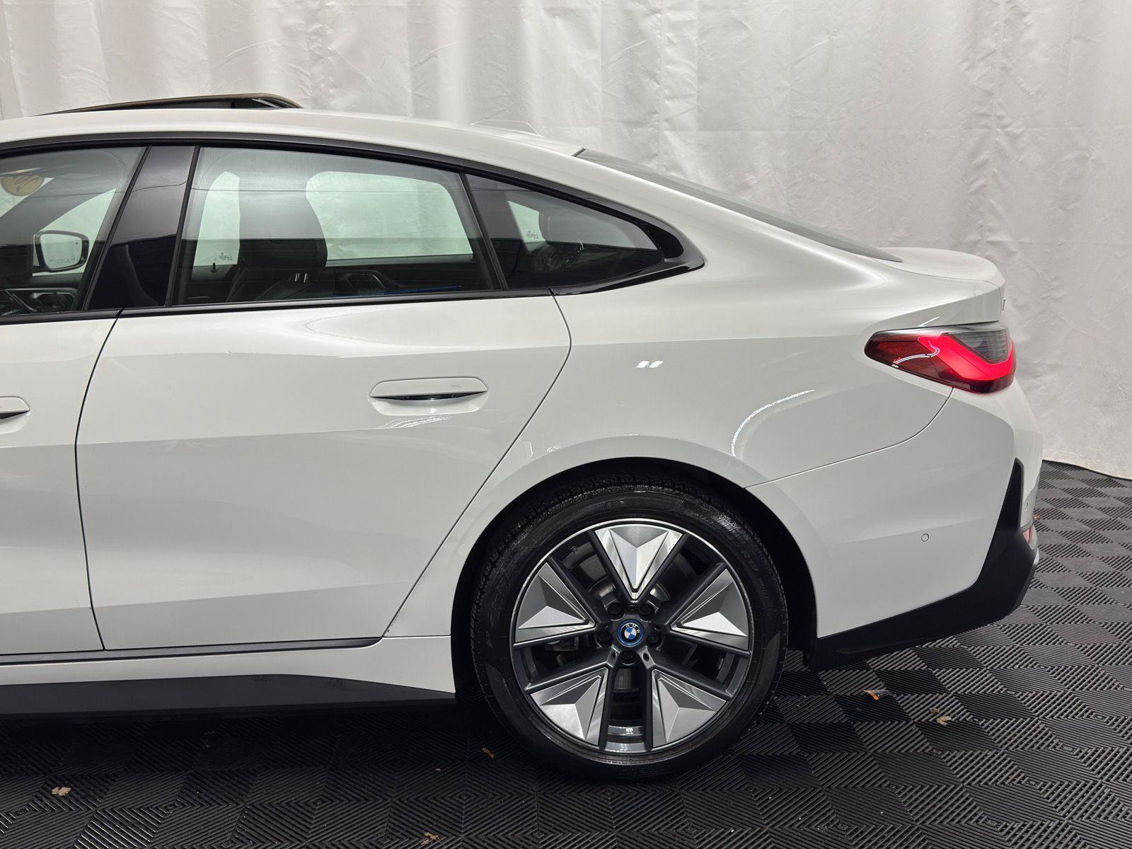 Used 2023 BMW i4 eDrive35 w/ Premium Package RWD image 7