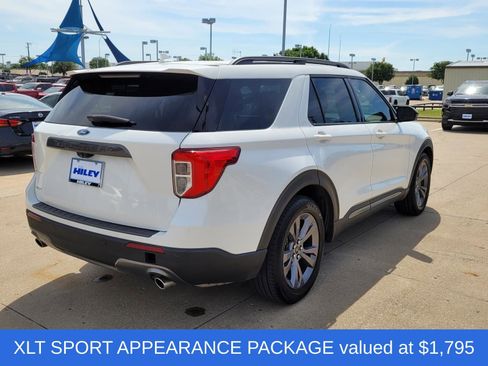Used 2022 Ford Explorer XLT w/ Equipment Group 202A RWD image 4