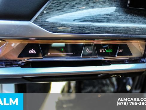 Used 2023 BMW 740i w/ Parking Assistance Package image 28