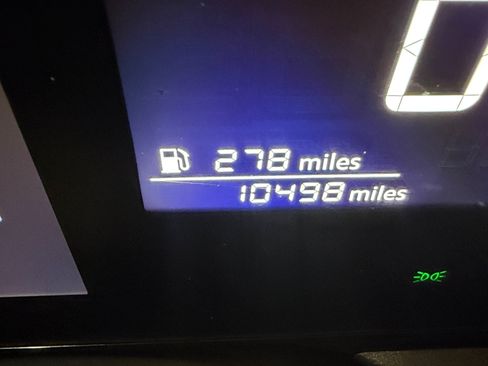 Used 2025 Nissan Kicks SV w/ Charging Package FWD image 2