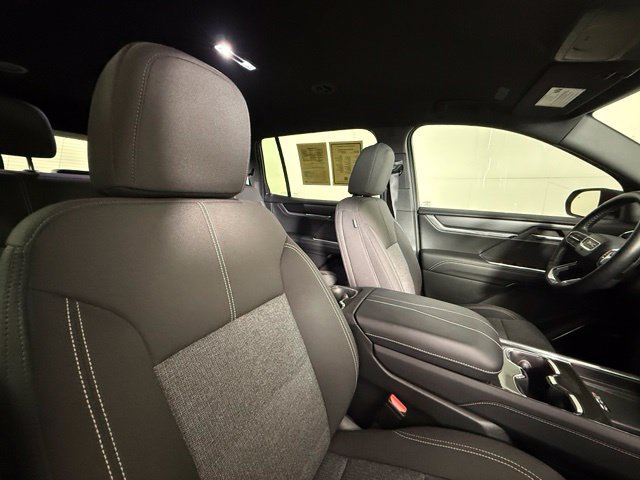 Used 2025 GMC Acadia Elevation FWD image 30