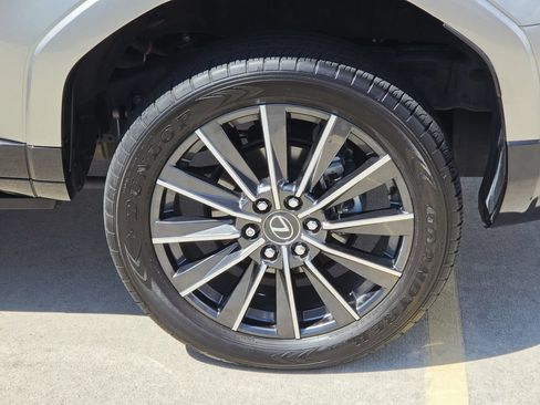 Used 2024 Lexus GX 550 w/ Accessory Package (Z1) AWD/4WD image 9