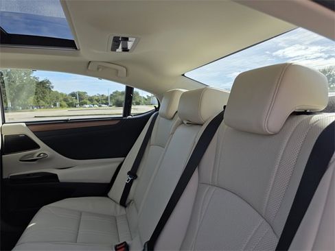 New 2025 Lexus ES 350 Ultra Luxury image 16