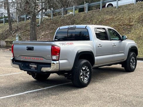 Used 2017 Toyota Tacoma TRD Off-Road image 22
