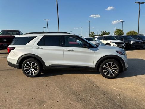 Used 2026 Ford Explorer ST-Line AWD/4WD image 2