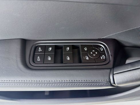 Used 2025 Porsche Cayenne Coupe AWD/4WD image 8