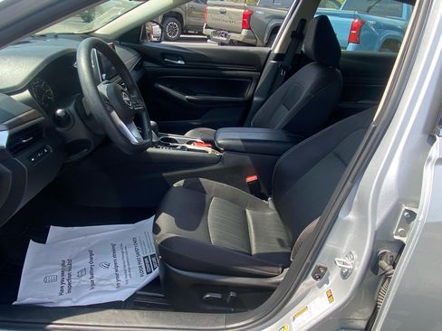 Used 2024 Nissan Altima 2.5 SV image 5