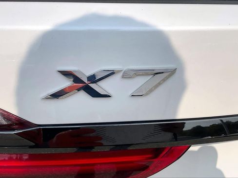 Used 2022 BMW X7 xDrive40i w/ M Sport Package AWD/4WD image 9