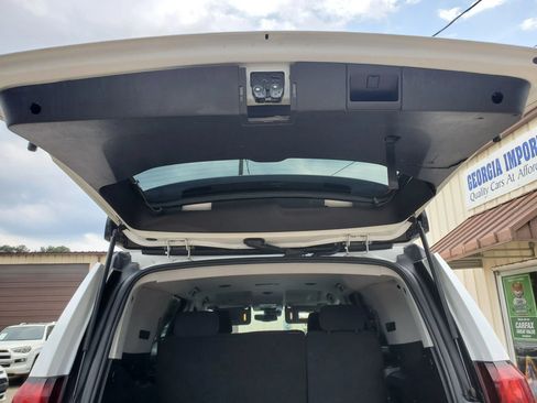 Used 2020 Chevrolet Tahoe 4WD w/ Enhanced Driver Alert Package image 45