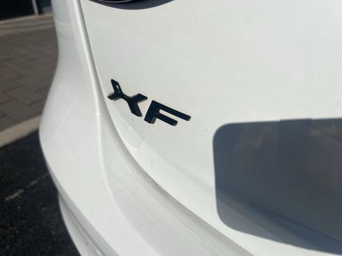 Used 2021 Jaguar XF R-Dynamic SE image 7