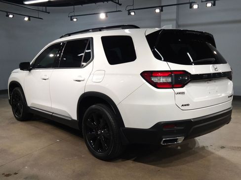 Used 2025 Honda Pilot Black Edition image 5