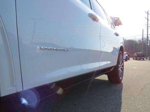 New 2026 GMC Acadia Denali Ultimate w/ LPO, Floor Liner Package image 14