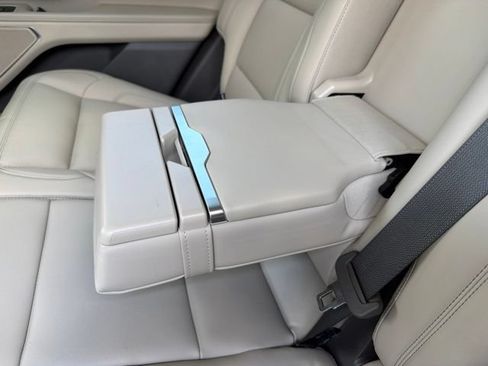 Used 2024 Lincoln Nautilus Premier AWD/4WD image 26