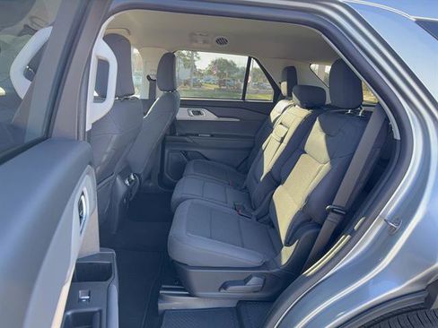 Used 2025 Ford Explorer Active image 10