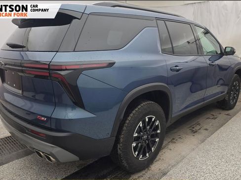 Used 2025 Chevrolet Traverse Z71 image 3