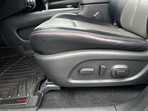 Used 2019 Nissan Pathfinder SL AWD/4WD image 34