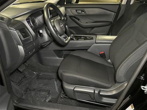 Used 2024 Nissan Rogue S image 19