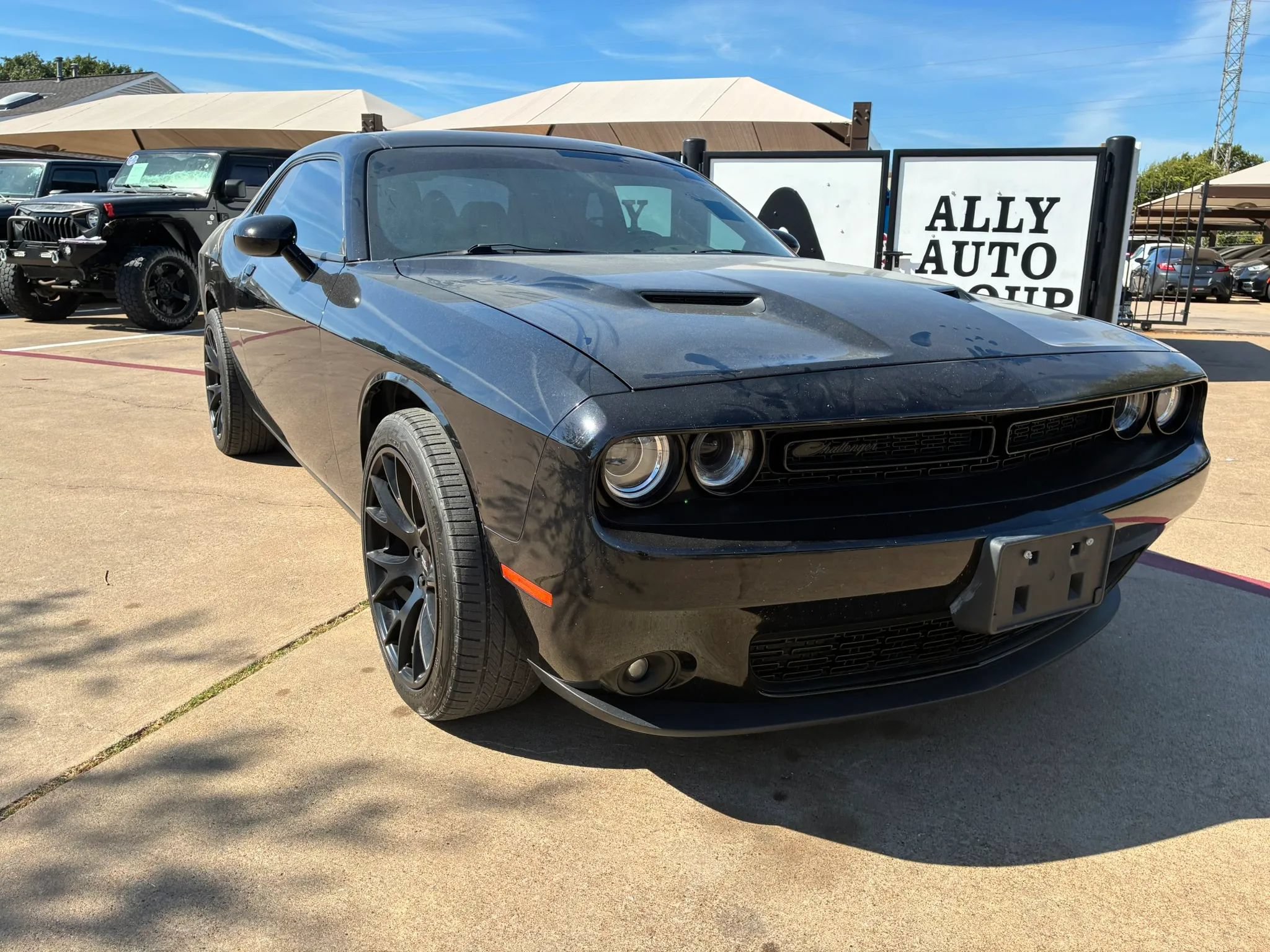 Used 2019 Dodge Challenger SXT w/ Blacktop Package AWD/4WD image 1
