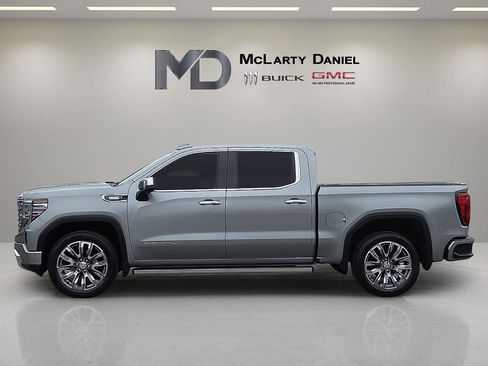 Certified 2023 GMC Sierra 1500 Denali w/ Denali Reserve Package AWD/4WD image 3