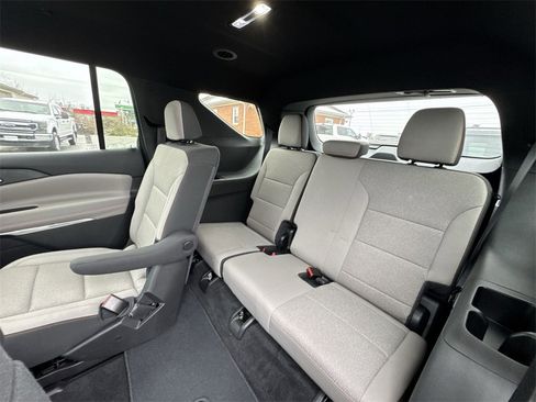 Used 2025 Chevrolet Traverse LT image 23