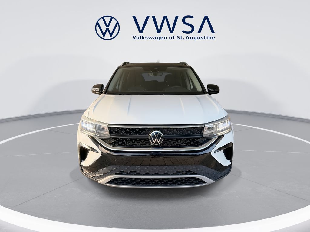 Certified 2023 Volkswagen Taos SE w/ Panoramic Sunroof Package FWD image 2