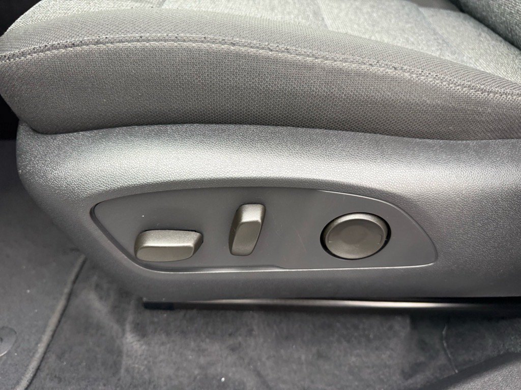 Used 2025 GMC Acadia Elevation FWD image 17
