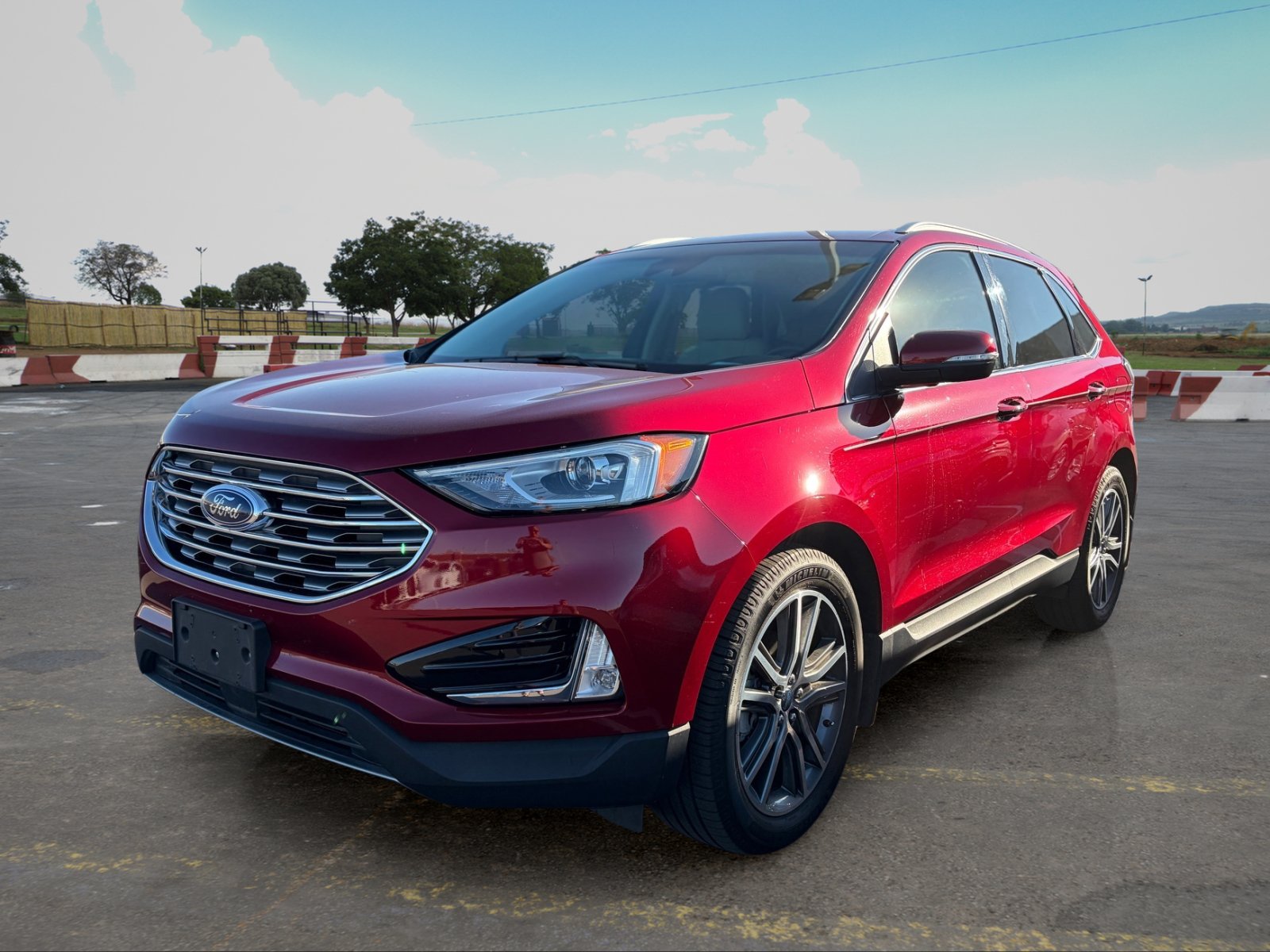 Used 2019 Ford Edge Titanium FWD image 5