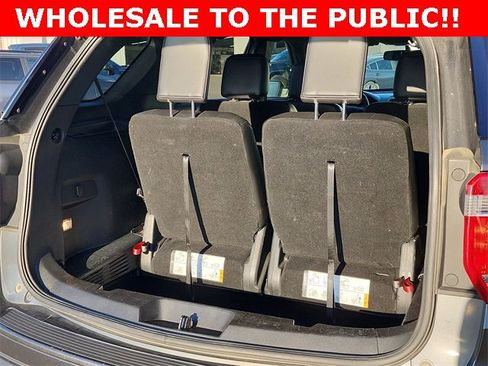 Used 2018 Ford Explorer XLT w/ Equipment Group 202A image 6