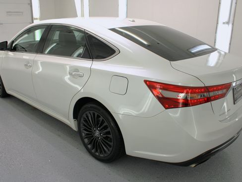 Used 2016 Toyota Avalon Touring image 6