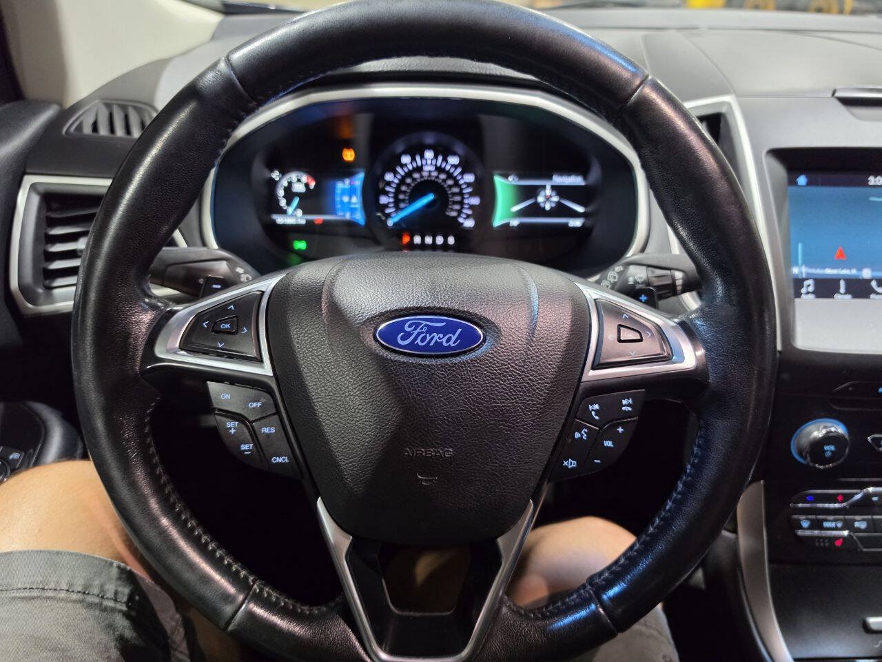 Used 2017 Ford Edge SEL w/ Equipment Group 201A AWD/4WD image 34