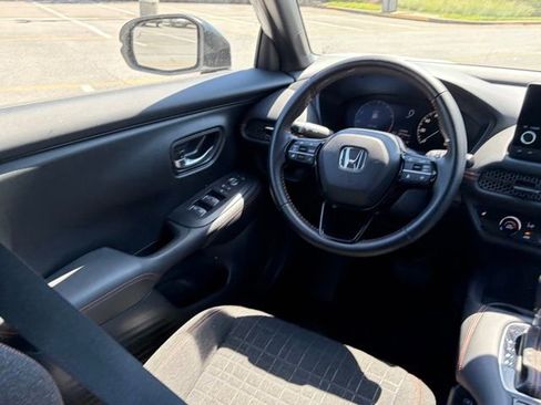 Used 2025 Honda HR-V Sport image 30