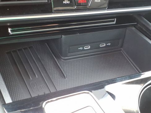 Used 2025 Volkswagen Atlas SE FWD image 32