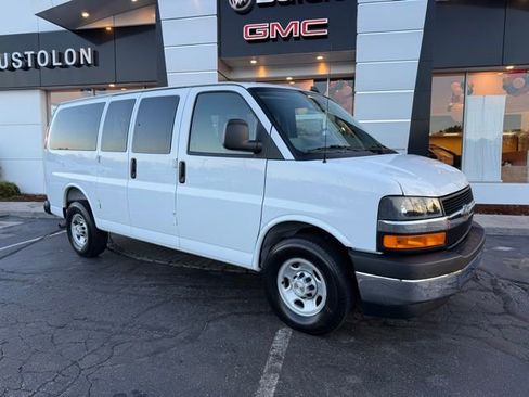 Used 2025 Chevrolet Express 3500 LS w/ Chrome Appearance Package image 3