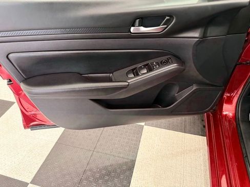 Used 2025 Nissan Altima 2.5 SV image 13