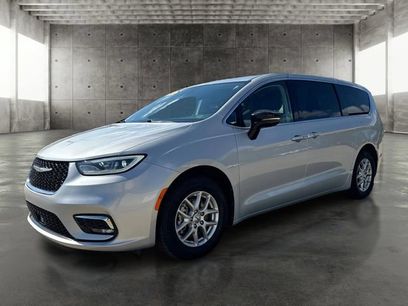 Used 2024 Chrysler Pacifica Touring-L