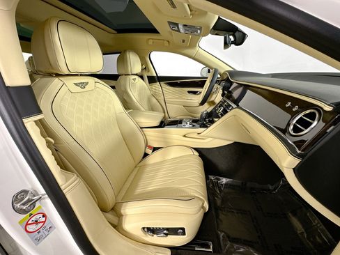 Certified 2022 Bentley Flying Spur V8 image 27