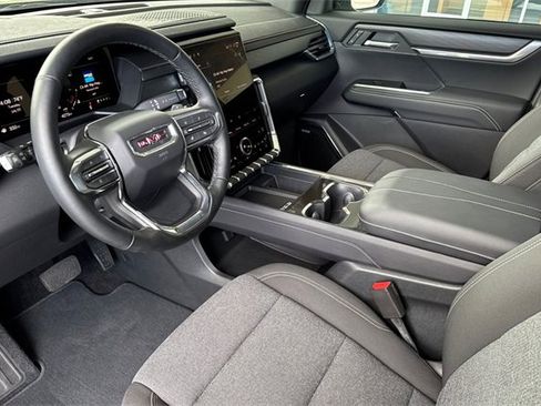 Used 2025 GMC Acadia Elevation image 10