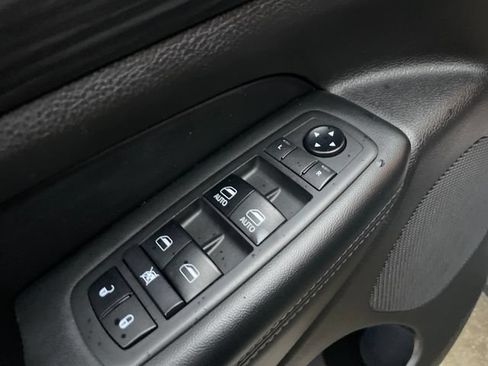 Used 2019 Jeep Grand Cherokee Altitude AWD/4WD image 21